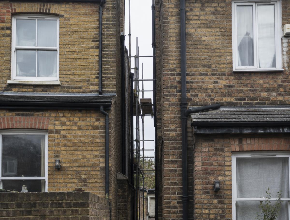 Shared boundary between two London terraced houses